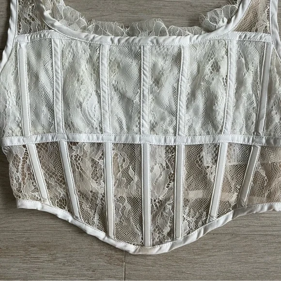 STEELE brand white lace corset bustier. Size XS. Worn once. Perfect Condition. W - Picture 2 of 6